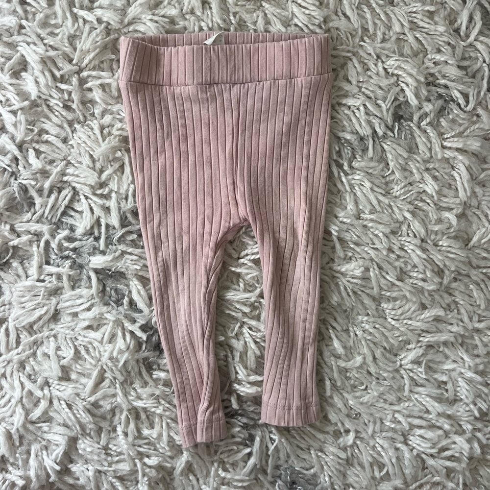 Kate Quinn leggings
